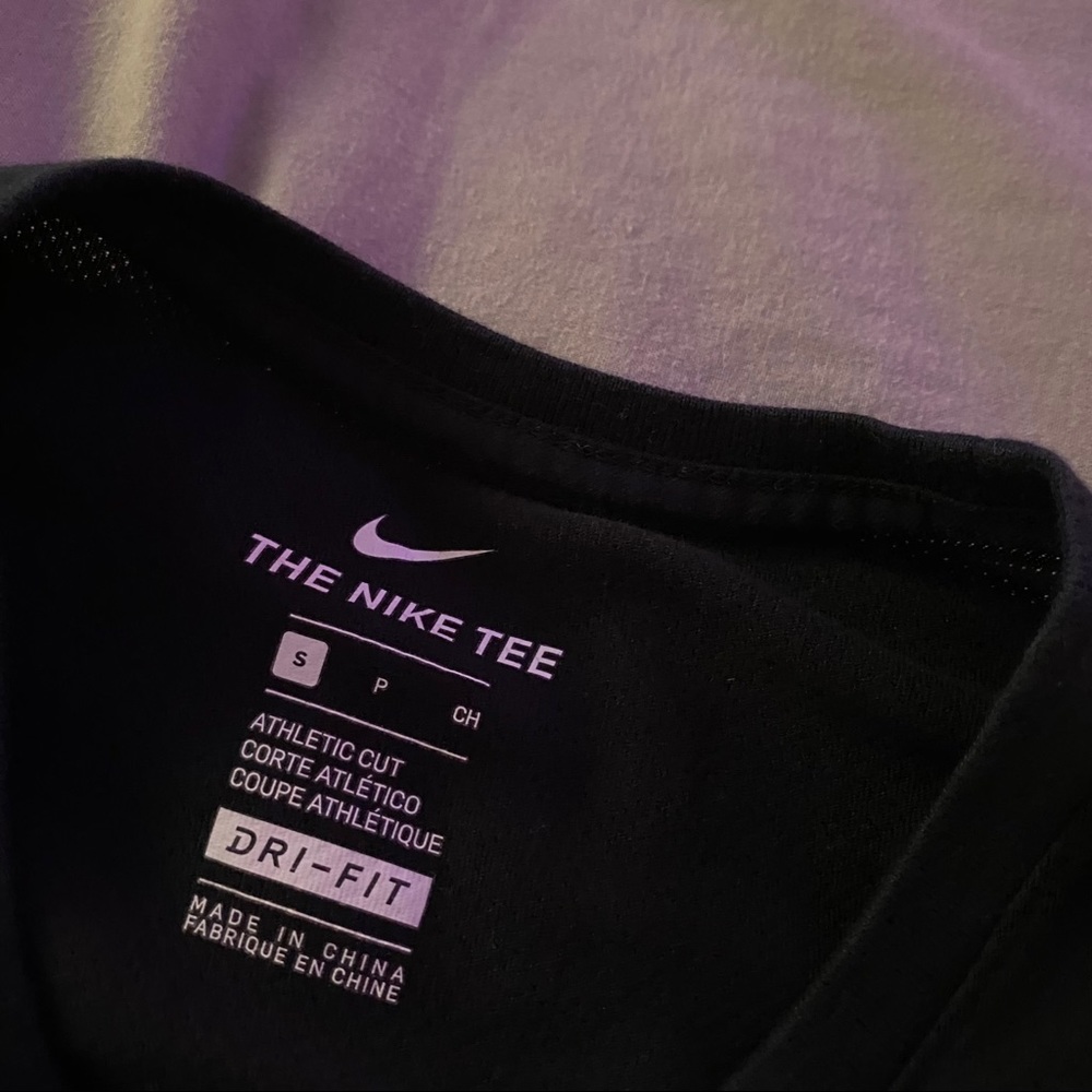 nike tee - Picture 3 of 3